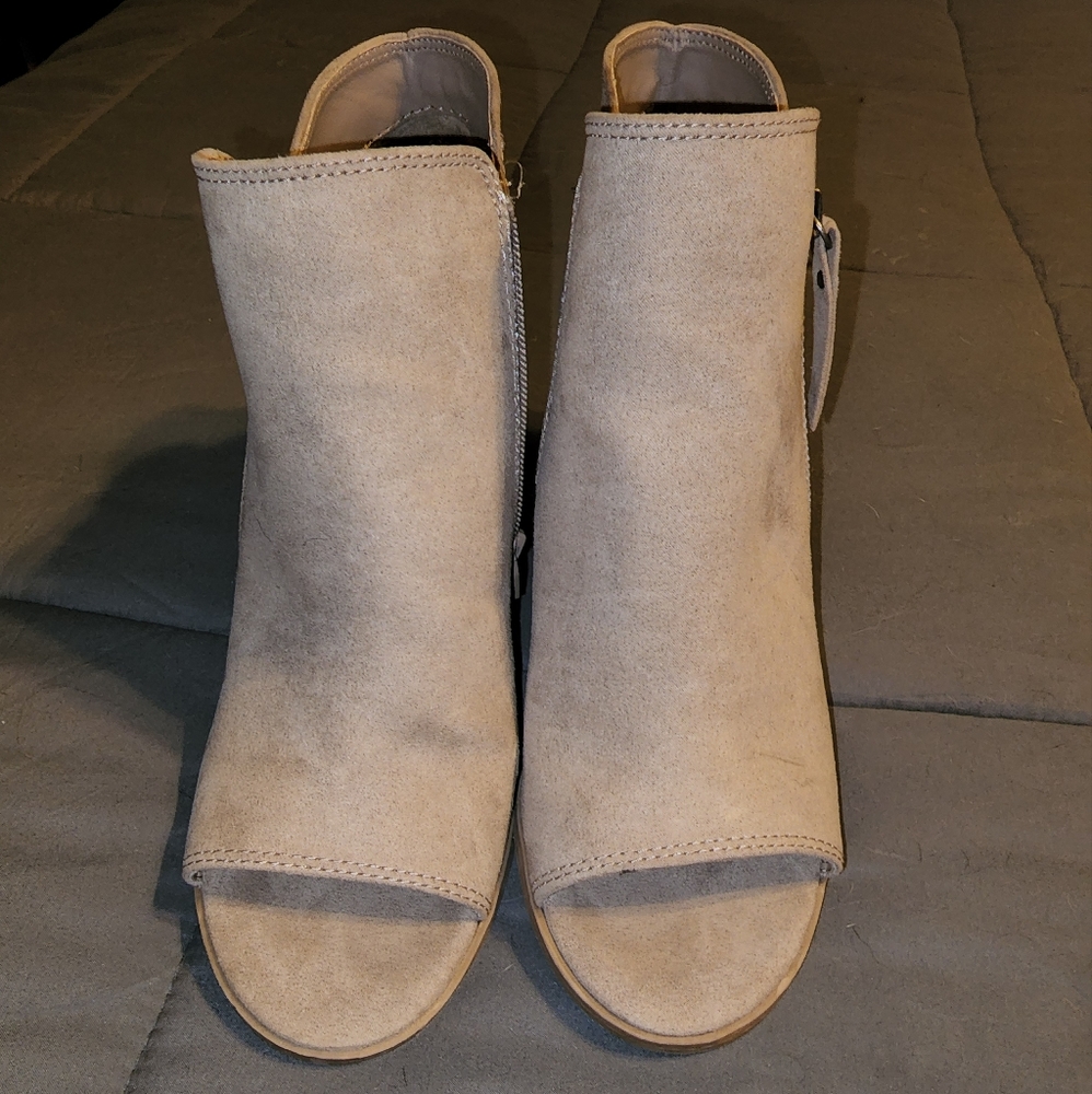 Open toe Wedge heels size 11
